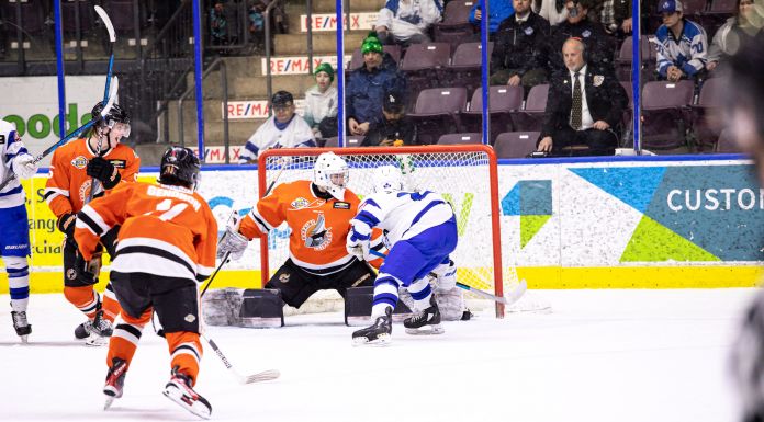 Vees Spank Clippers In BCHL Action